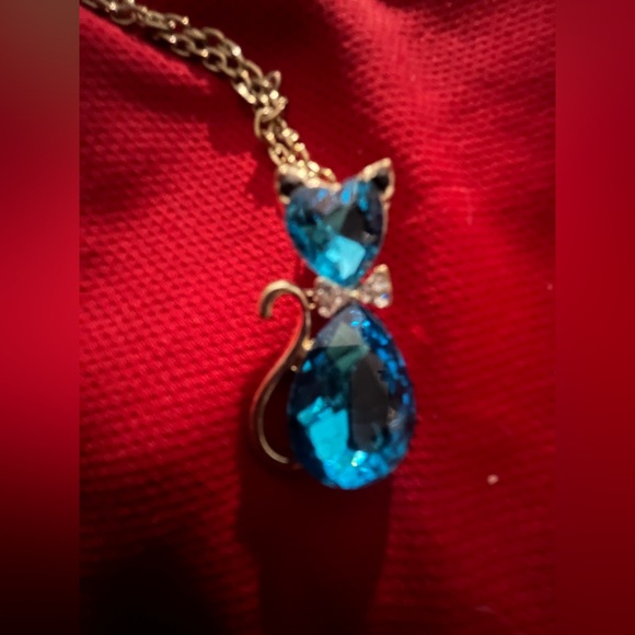 Cat Pendant w Bow Tie Necklace Set in Gold w Crystal Accents NWT Buyers Choice - Picture 3 of 7